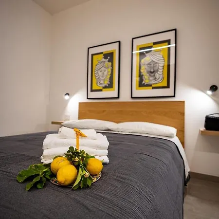 Sikelia Apartament *